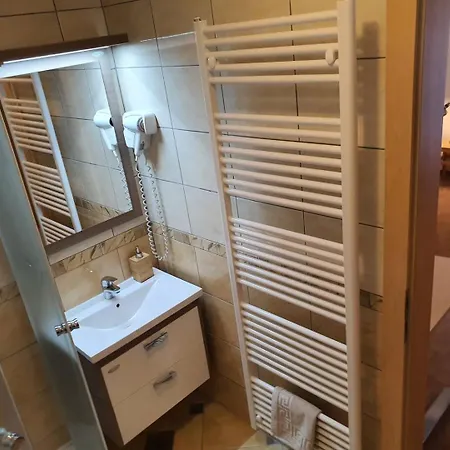 Hober 3* Prevalje