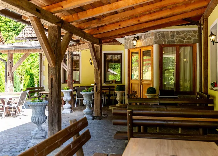 Hober Πανσιόν Prevalje